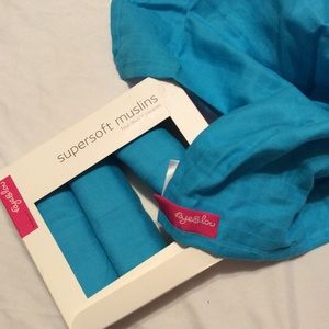 Brand New in Box Set of 4 Baby Muslins